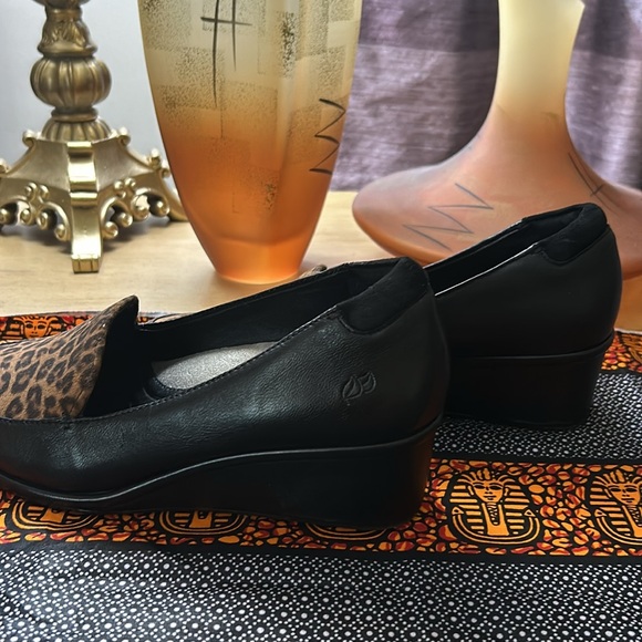 EUC Nurture Black Leather and Animal Print, Cheetah, Wedge Loafers - Picture 4 of 10